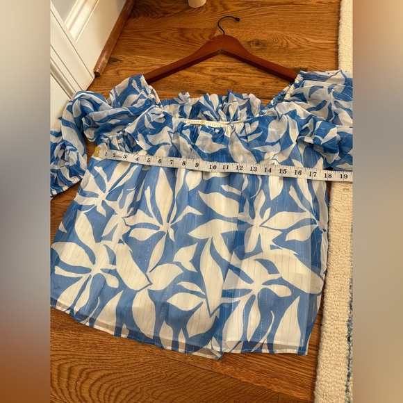 Marie Oliver Blue and White Floral Ruffle Blouse size Small - Picture 7 of 8